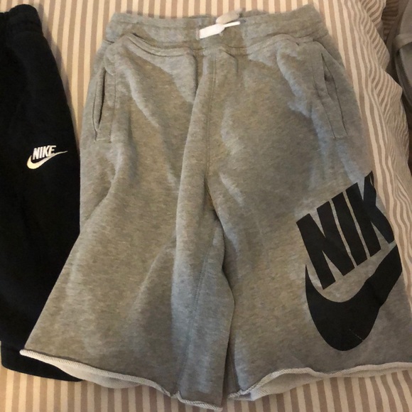 Shorts - Picture 3 of 3